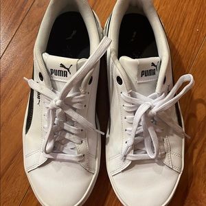 Woman’s Puma Sneakers